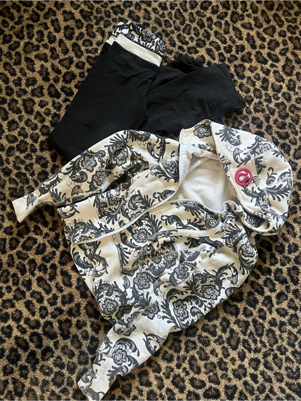lululemon athletica Black and White Floral Hoodie & Black Bootcut Pants tall 6
